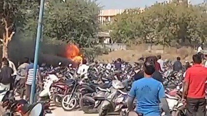 अहमदाबाद मनपा संचालित पार्किंग प्लॉट में आग से 36 बाइक खाक