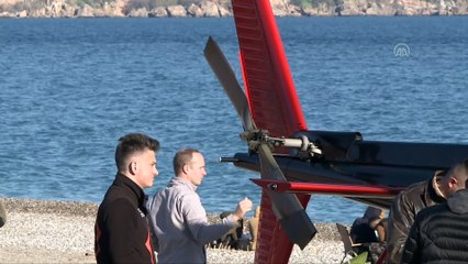 Antalya'da motor arızası yapan helikopter sahile acil iniş yaptı