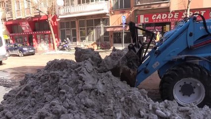 Elektrik tellerine tehlike oluşturan ağaçlar budandı