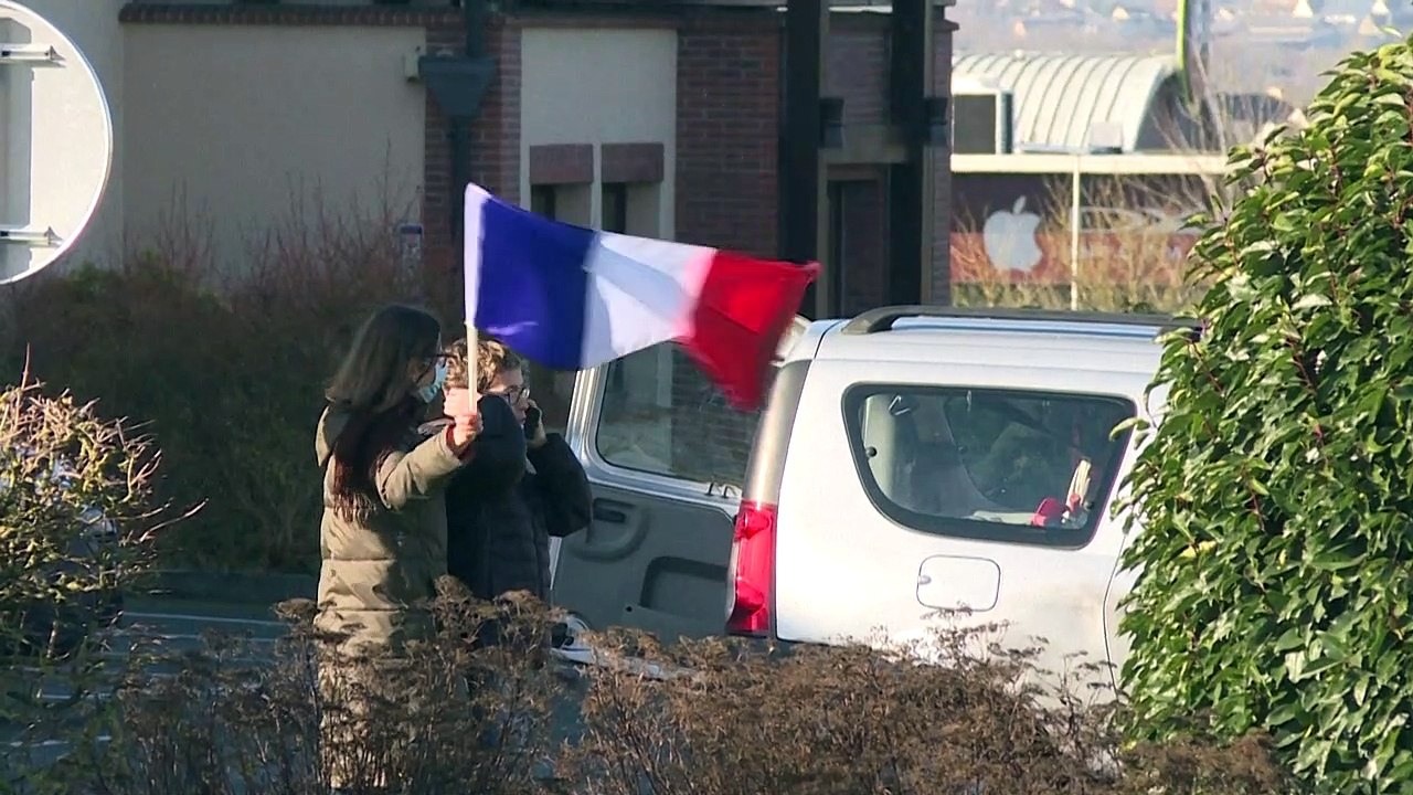 آلاف المحتجين على قيود كوفيد ينطلقون في مسيرات من كل أنحاء فرنسا باتجاه باريس