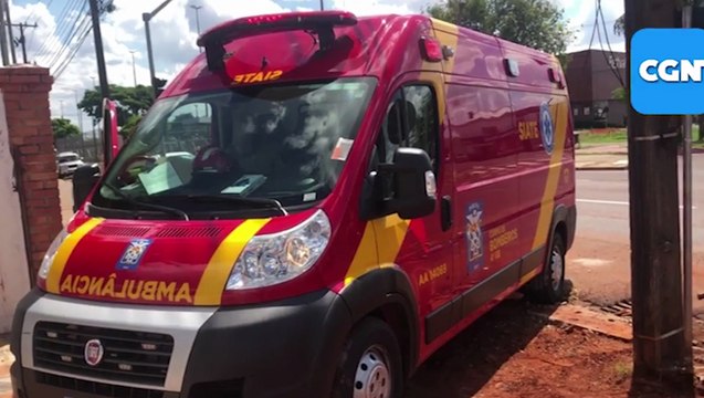 Carro e bicicleta elétrica se envolvem em colisão frontal na Avenida Tancredo Neves