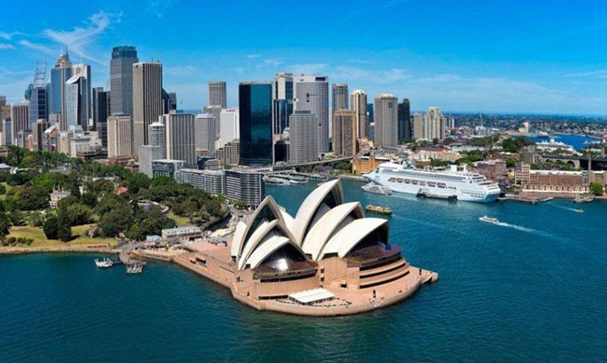 أستراليا تعيد فتح حدودها أمام السياح