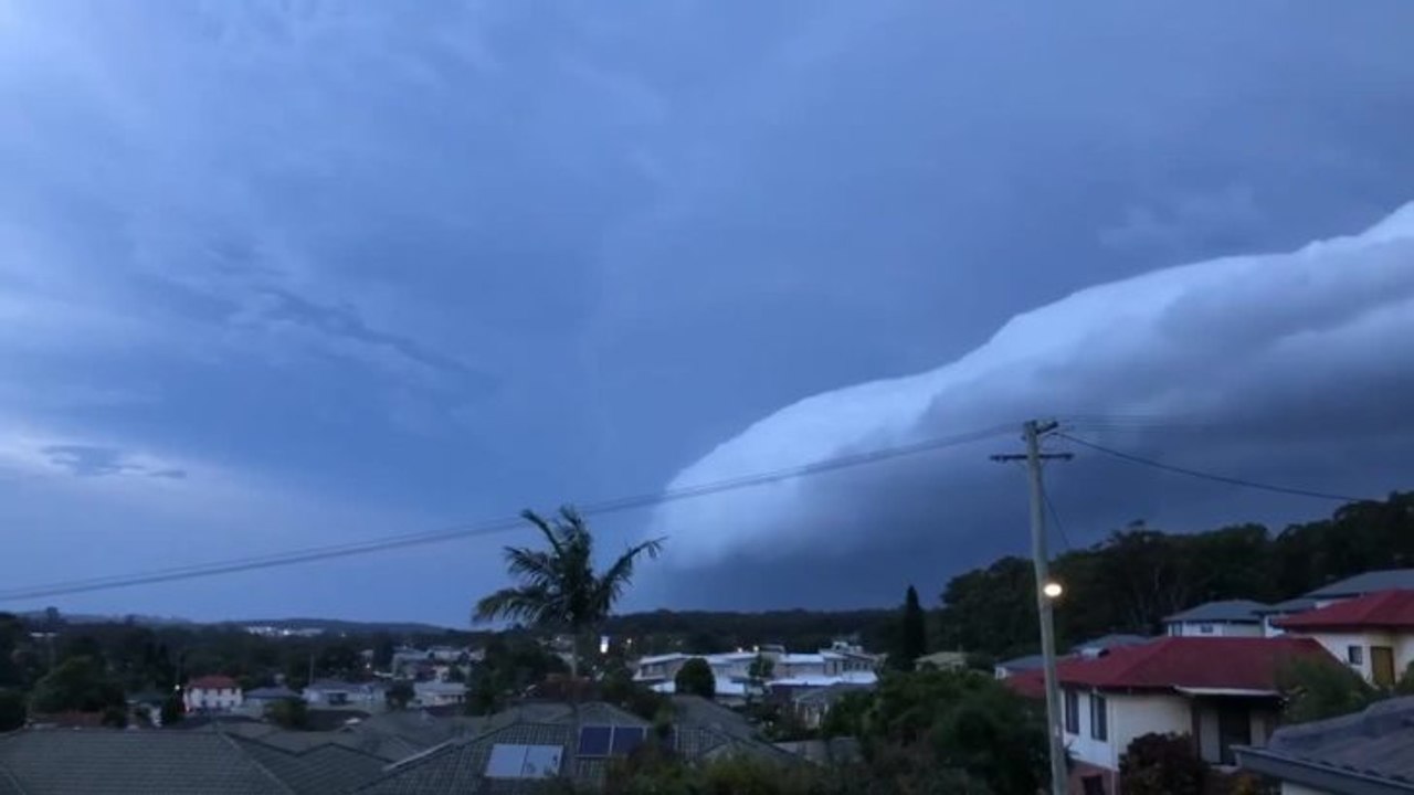 Storm rolls Mt Hutton