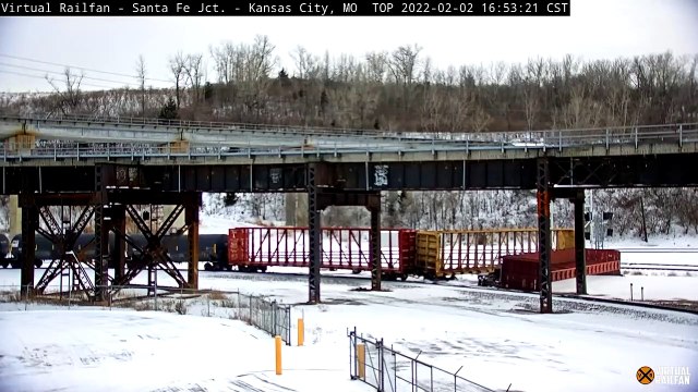 Déraillement d'un train sous un pont