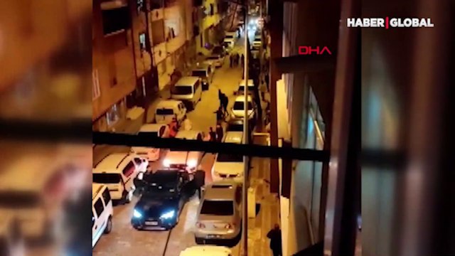 Sultangazi'de ortalık karıştı! Araçlarla gelen grup evlere saldırdı