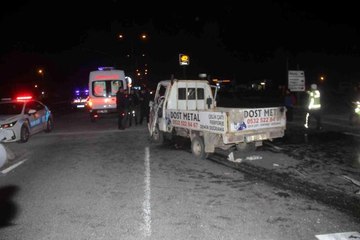 Balıkesir'de can pazarı...Kamyonet kırmızı ışıkta bekleyen araçlara çarptı: 1 ölü, 6 yaralı