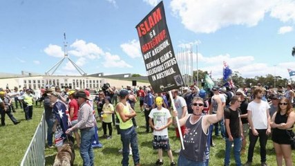 Reclaim Australia versus 'anti-racism' protesters