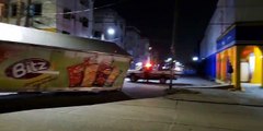 TRÁILER de OXXO cae a SOCAVÓN que se formó frente a la tienda BAMA, en COATZACOALCOS