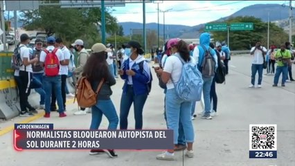 Normalistas bloquean Autopista del Sol por dos horas
