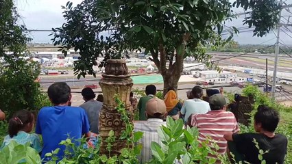 Antusiasme Warga Nonton Tes Pramusim MotoGP Mandalika dari Atas Bukit