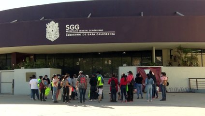 Migrantes desalojados de El Chaparral protestan.