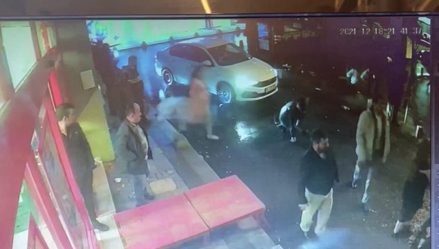 İstanbul’da düğünde dehşet anları, gelin düğünü bırakıp kavgaya koştu