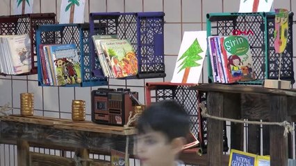 İZMİR'DE ÖĞRENCİLERİN KURDUĞU SIFIR ATIK KÜTÜPHANESİNE BÜYÜK İLGİ