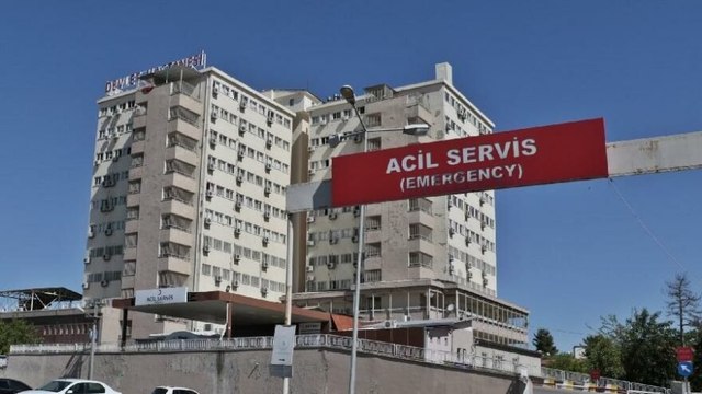 Hastane önündeki tartışma kanlı bitti! 2 yaralı