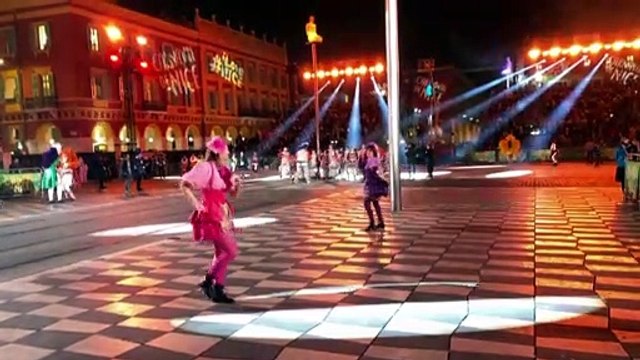 Per le strade di Nizza torna l'euforia del Carnevale , Un assaggio di normalità dopo il buio