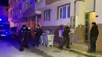 Скачать видео: Annesinin boğazını kesti kendisini 'İçimdeki şeytan çıktı' diye savundu