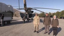 Son dakika haberi: Jandarma yaban keçileri için karlı dağlara helikopterle 5 ton yem bıraktı