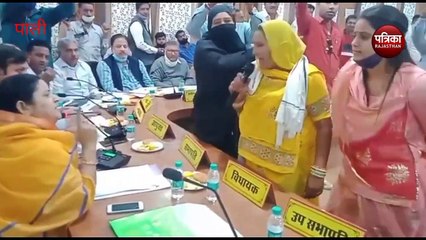VIDEO : बोर्ड बैठक में 385 करोड़ का बजट पारित, विपक्ष ने जमकर किया हंगामा