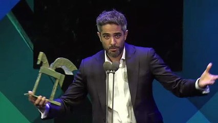 El hijo de Roberto Leal se resiste a darle un beso tras su desliz en Pasapalabra