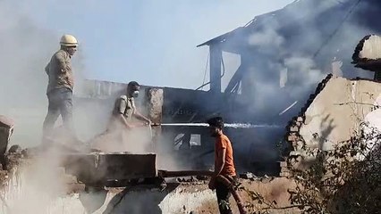 Vedio: यूं उठी आग की लपटें