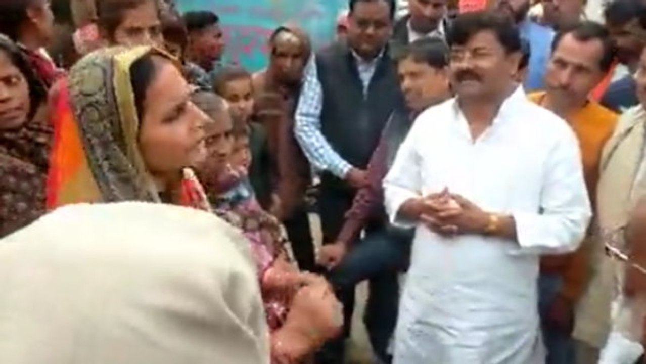 पांच किलो राशन दे देने से क्या जिंदगी कट जाएगी?...
