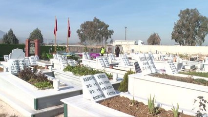 Depremde hayatını kaybeden ikizler doğum günlerinde anıldı