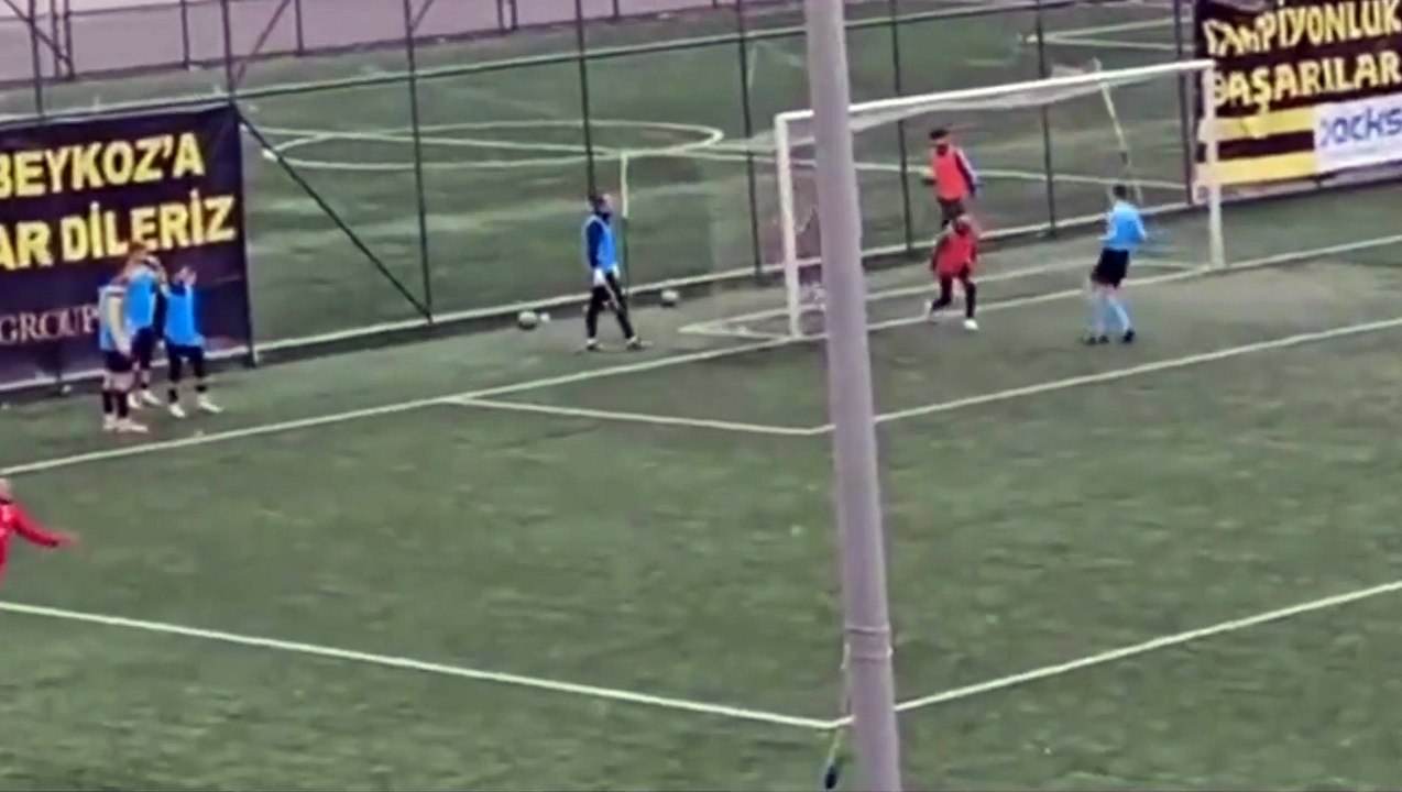 Beykoz 1908-Maltepespor maçında golü top toplayıcı önledi! Hakem oyunu devam ettirdi