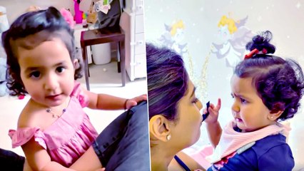 Descargar video: Cuteness Alert! Shamita Shetty & Raj Kundra Playing With Samisha