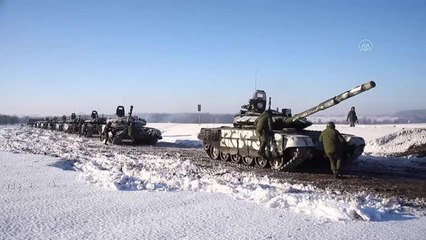 Rusya'nın batı ve güney bölgelerinde bazı askeri birlikler üslerine dönüyor (2)