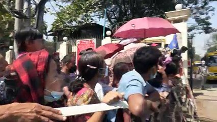 Mais de 800 prisioneiros libertados em Myanmar