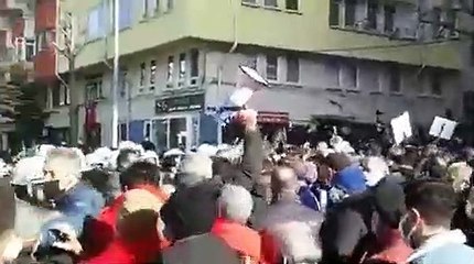 Eskişehir'deki elektrik faturası protestosuna polisten müdahale