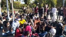 RAS Main Exam की तिथि बढ़ाने की मांग, Universityमें धरने पर बैठे अभ्यर्थी