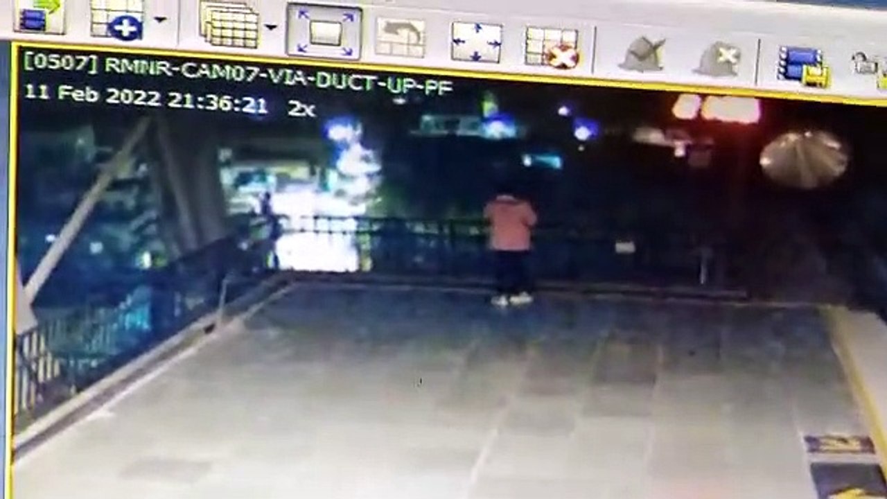 प्रेमी से मोबाइल पर बात करते हुए युवती 70 फीट ऊंचाई से कूदी, मौत, देखें  वीडियो