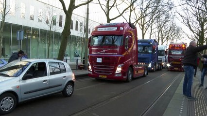 "Конвой свободы" добрался до центра Парижа и Гааги