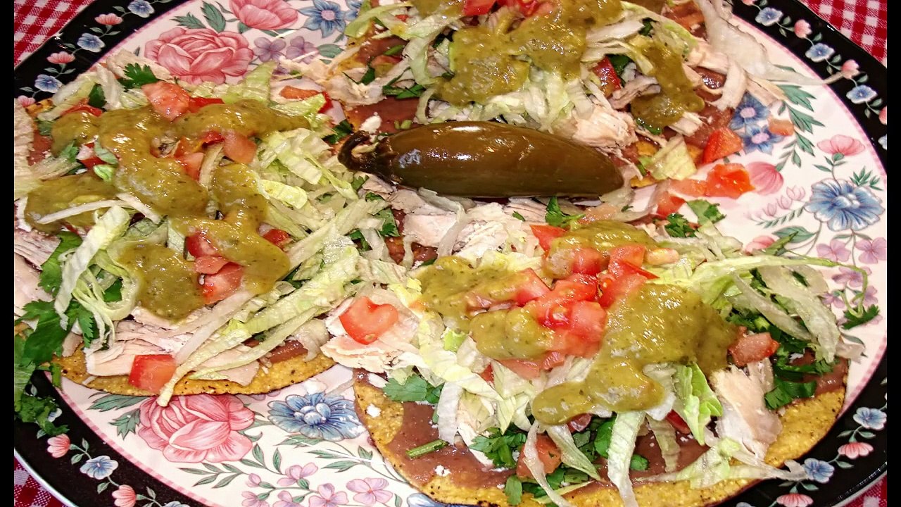 TOSTADAS DE POLLO MEXICANAS - ANTOJITOS MEXICANOS(dm)