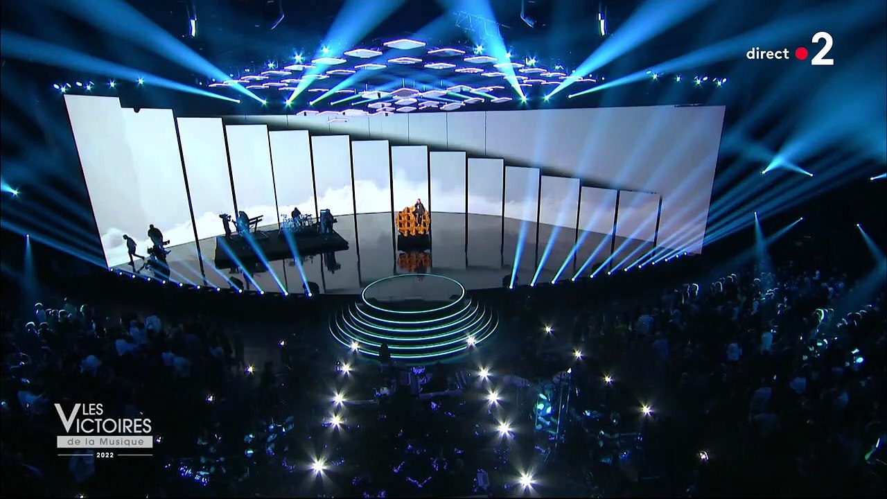 "C'était horriblement faux" : la chanteuse Angè...