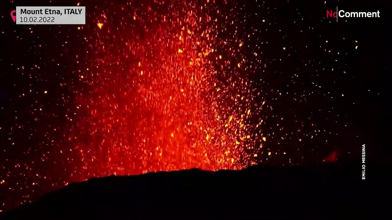 Etna eruption causes storm with lightning