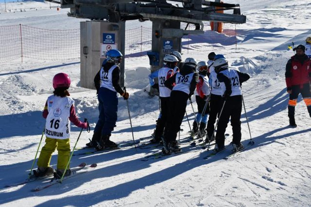 Sivas Cumhuriyet Üniversitesinden 48. yıla özel kayak turnuvası