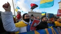 Miles de ucranianos marchan por la unidad y en contra de la guerra