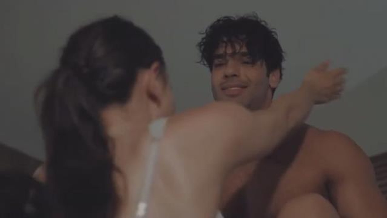 Oğuzhan Koçun Demet Özdemirden ayrılma sebebi ortaya çıktı! İddialı  sevişme sahnesini görünce küplere bindi