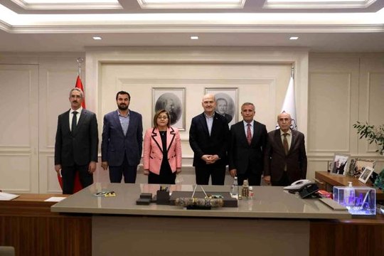 Bakan Soylu Başkan Fatma Şahin'i ziyaret etti