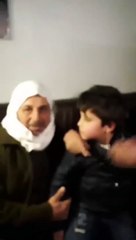 لحظة وصول الطفل فواز قطيفان واستقباله من قبل أهله