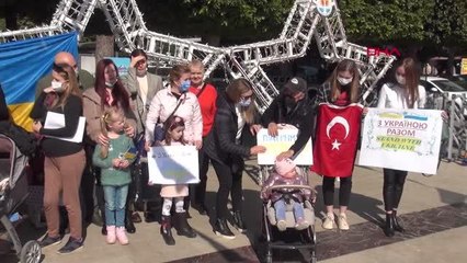 ADANA'DA YAŞAYAN UKRAYNALILARDAN RUSYA PROTESTOSU