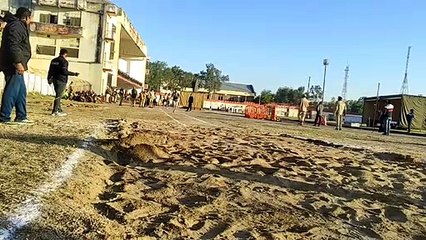Runs 100 meters in 14 seconds, SI Recruitment Physical test