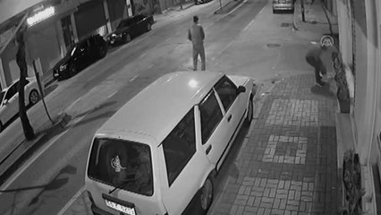 14 saniyede 100 bin liralık cep telefonu hırsızlığı