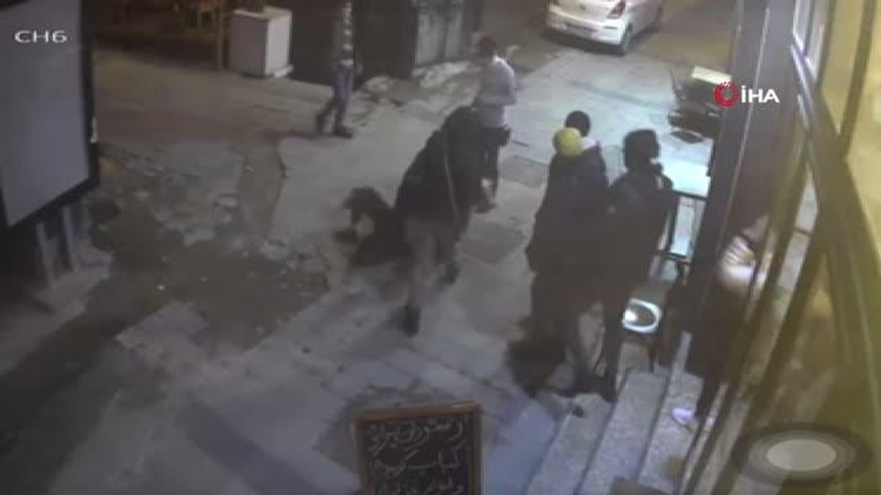 Oyuncu Bahadır Ünlü'nün müşterisini darp ettiği anlara ilişkin yeni görüntüler ortaya çıktı