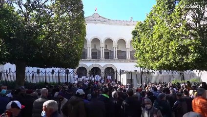 الرئيس التونسي يصدر مرسوما باستحداث مجلس أعلى مؤقت للقضاء ويحظر على القضاة الإضراب
