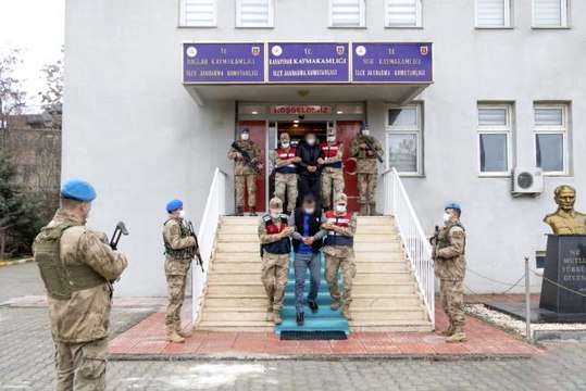 Diyarbakır merkezli 4 ilde PKK/KCK operasyonunda 7 zanlı tutuklandı