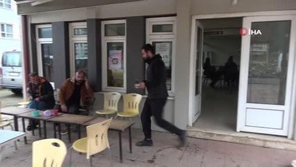 Ölenlerin fotoğrafı 40 yıl çay ocağında toplanıyor