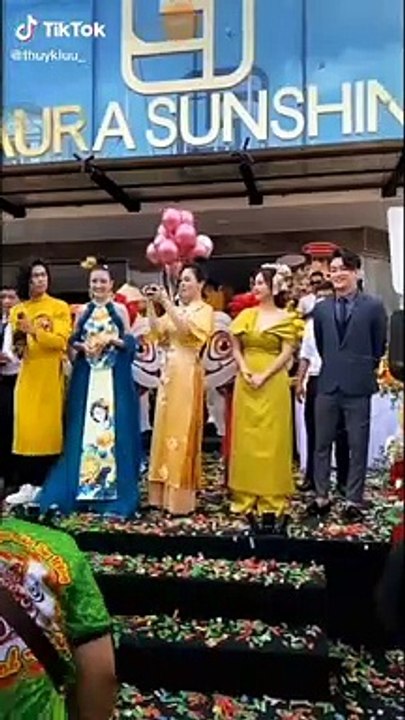 TiTi dành cho Nhật Kim Anh cử chỉ ân cần hậu xác nhận độc thân